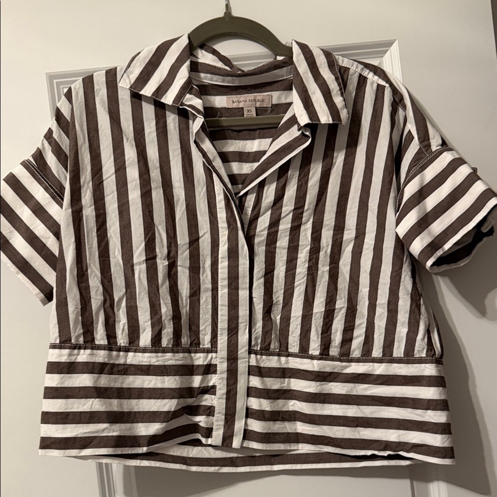 Banana Republic Brown and White Striped Short-Sleeve Boxy blouse